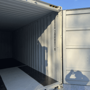 24′ x 8′ x 9.5′ High Cube new shipping/storage container