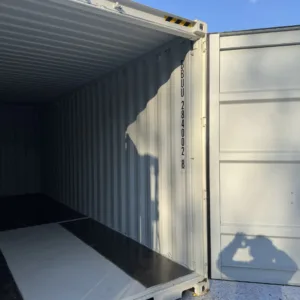 24′ x 8′ x 9.5′ High Cube new shipping/storage container